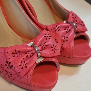 Retro vintage vibes Bow detail stilettos